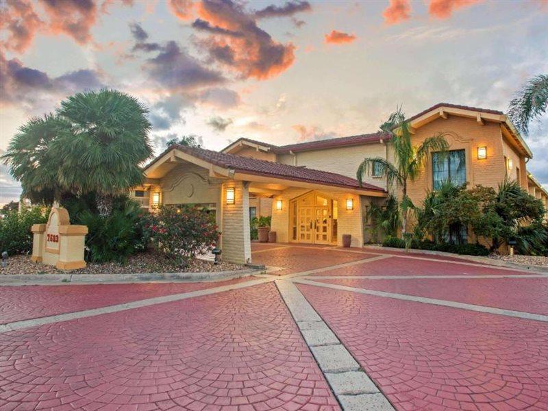 La Quinta Inn By Wyndham Victoria Exteriör bild