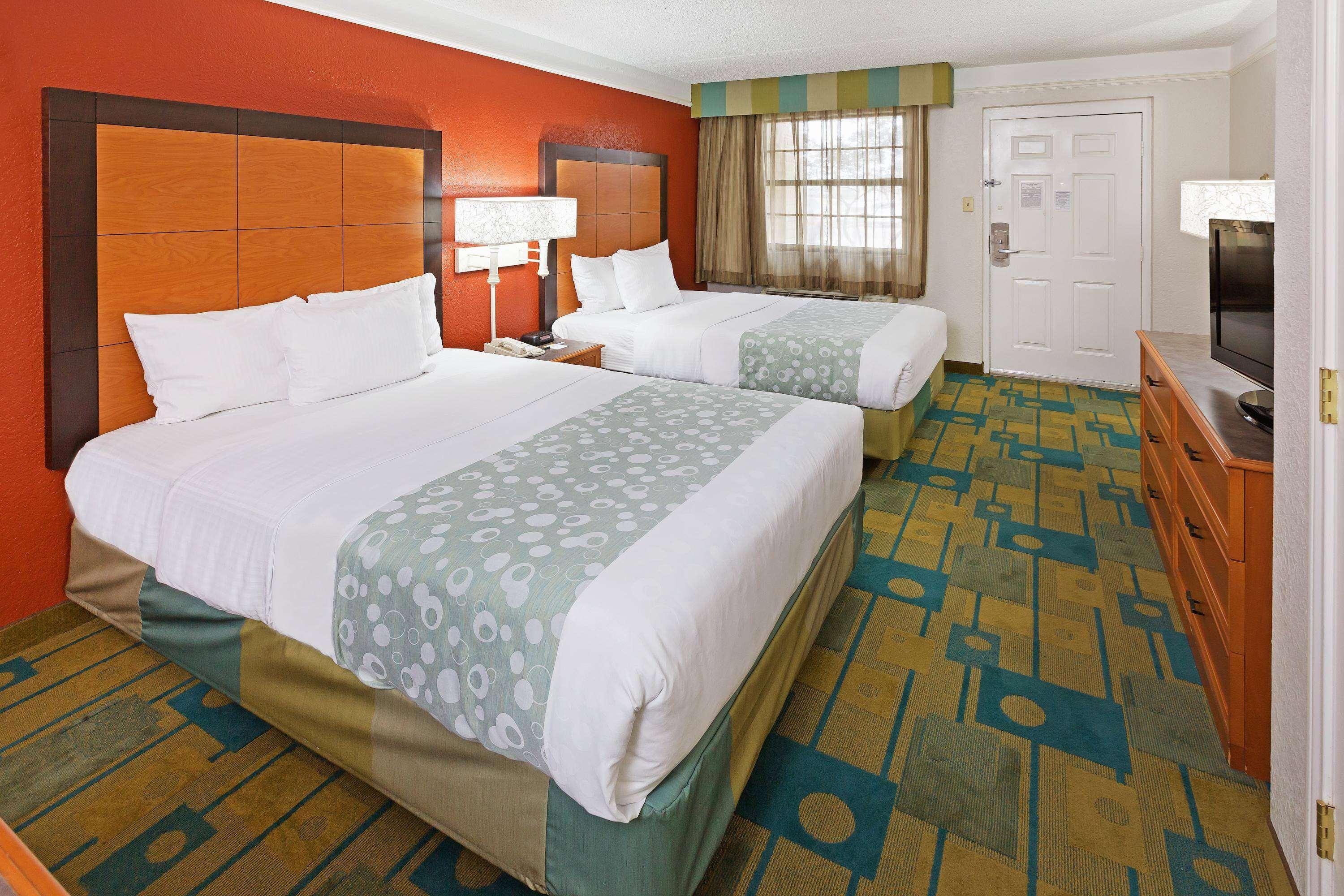 La Quinta Inn By Wyndham Victoria Exteriör bild