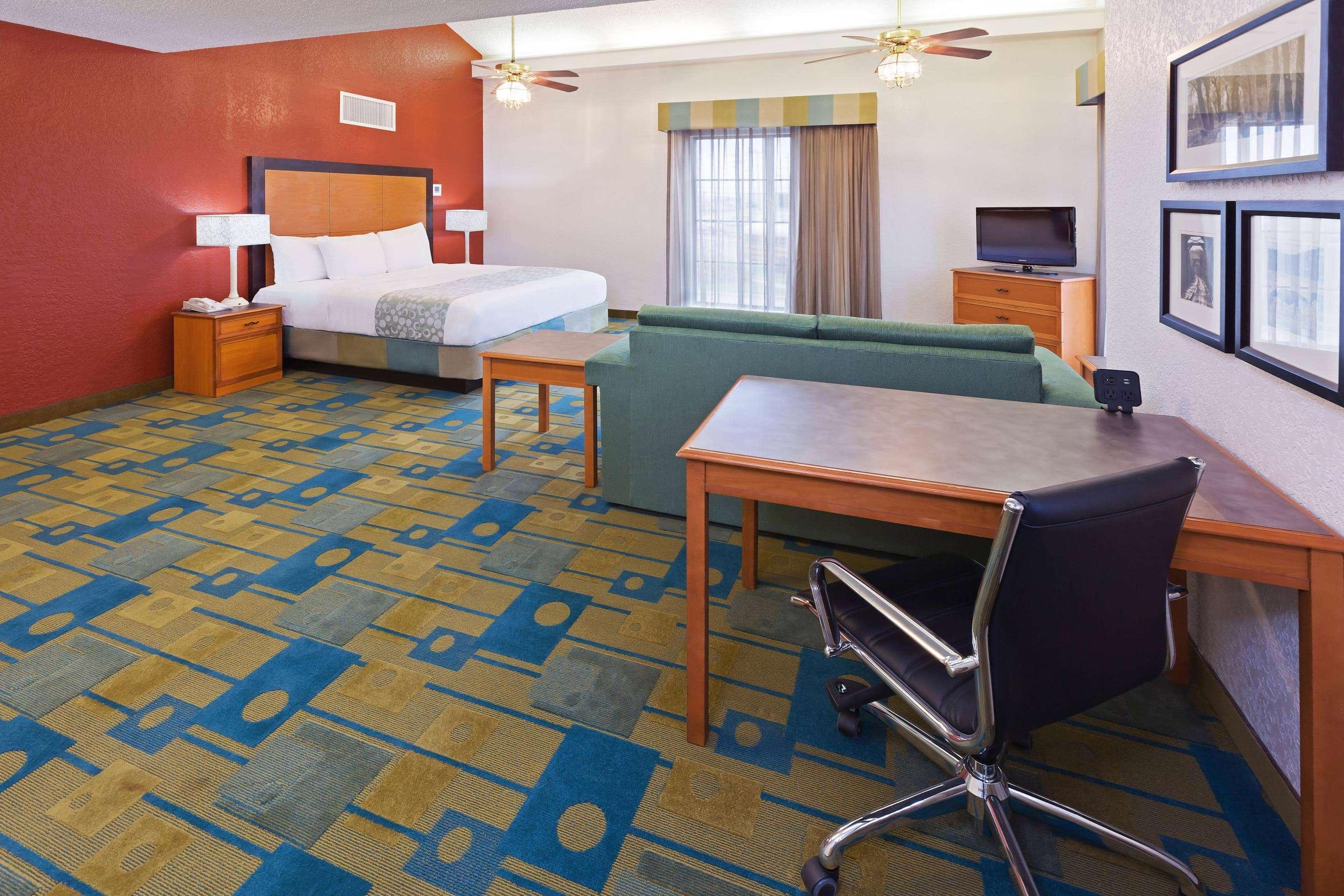 La Quinta Inn By Wyndham Victoria Exteriör bild