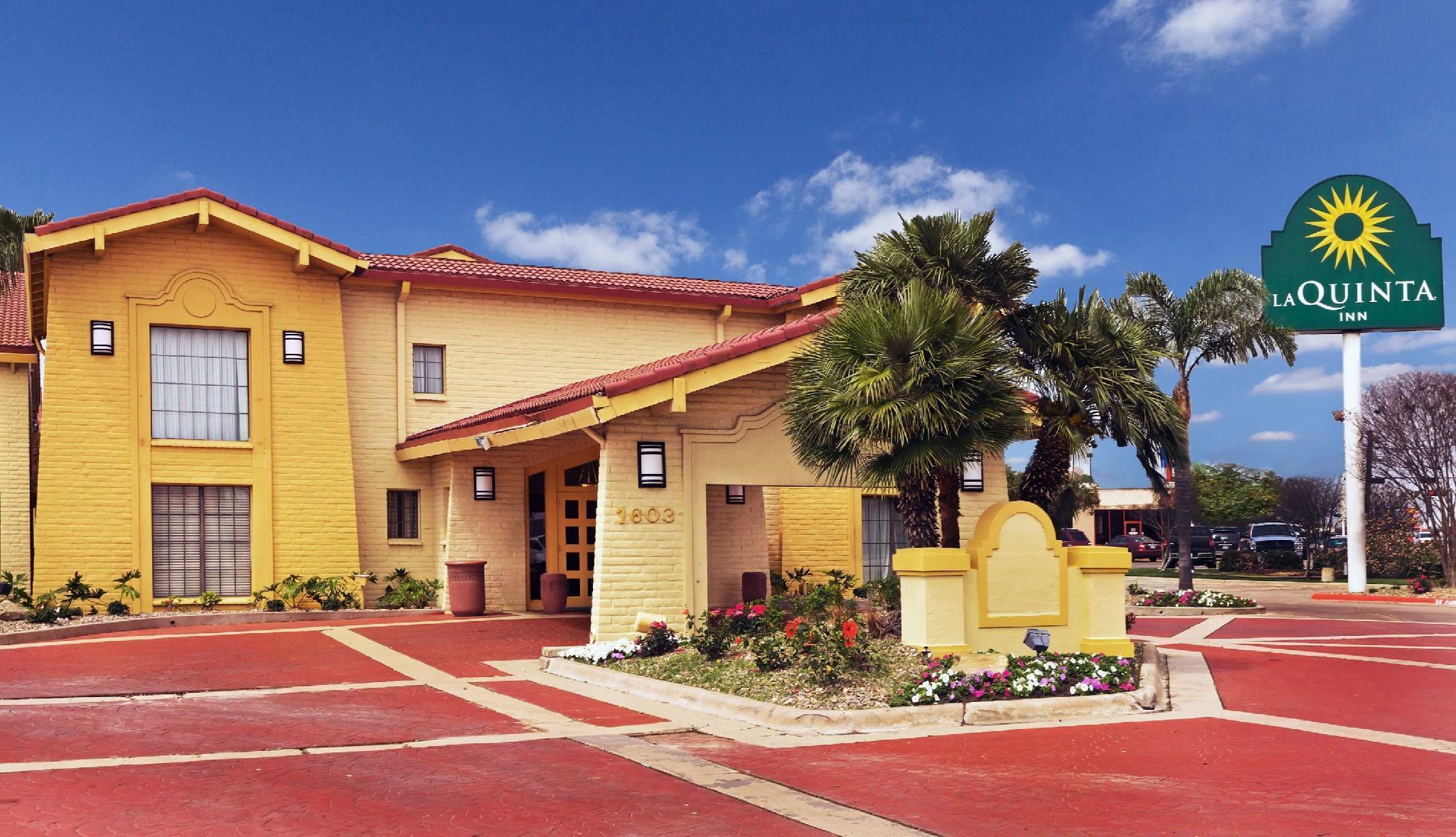 La Quinta Inn By Wyndham Victoria Exteriör bild