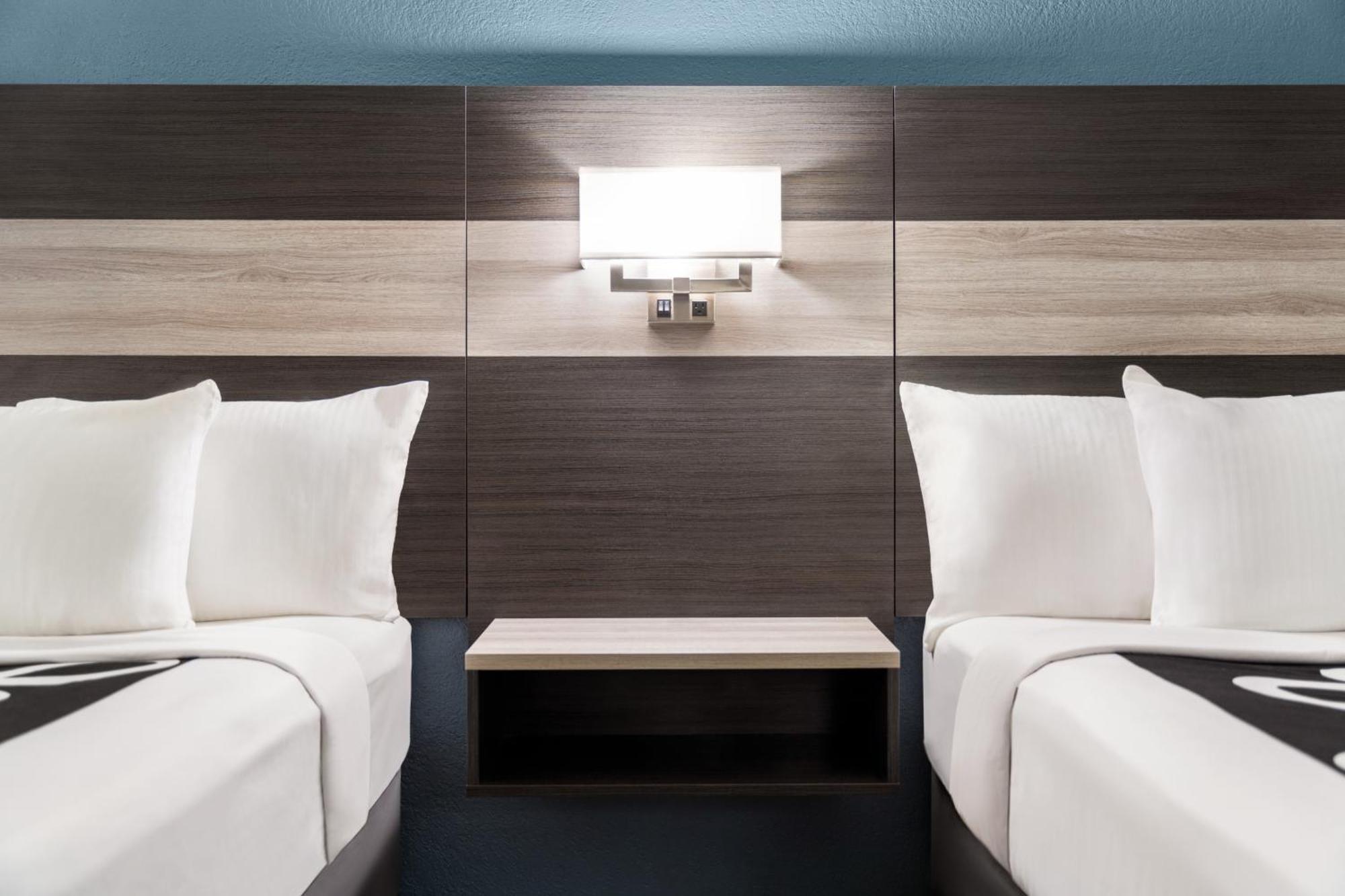 La Quinta Inn By Wyndham Victoria Exteriör bild