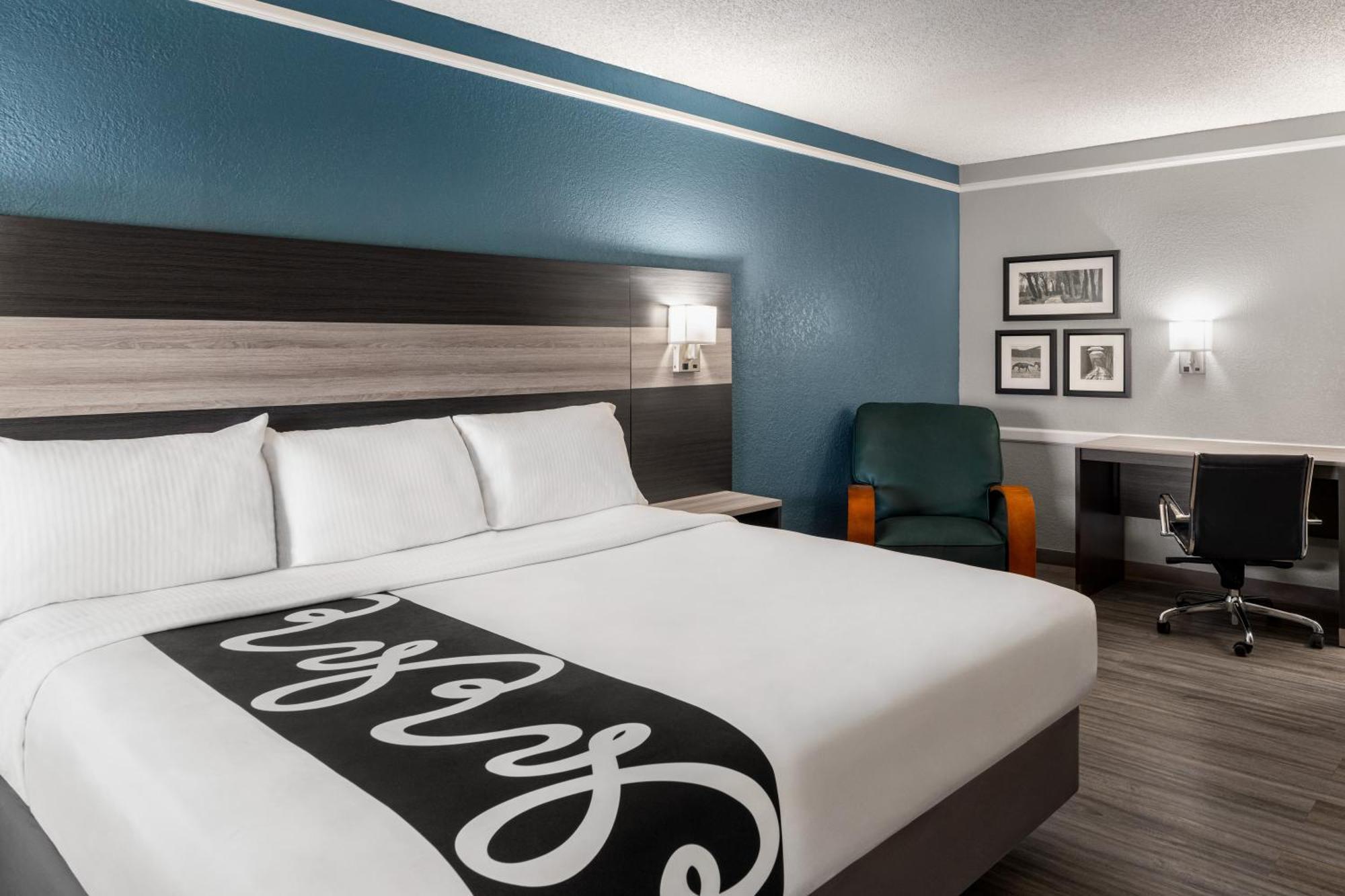 La Quinta Inn By Wyndham Victoria Exteriör bild
