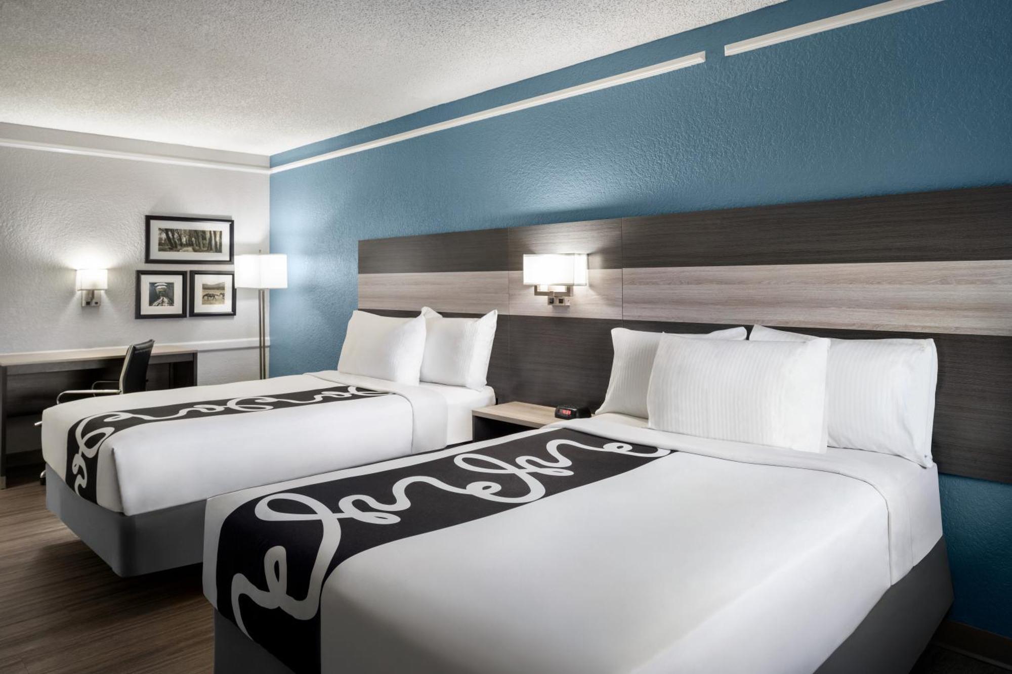 La Quinta Inn By Wyndham Victoria Exteriör bild
