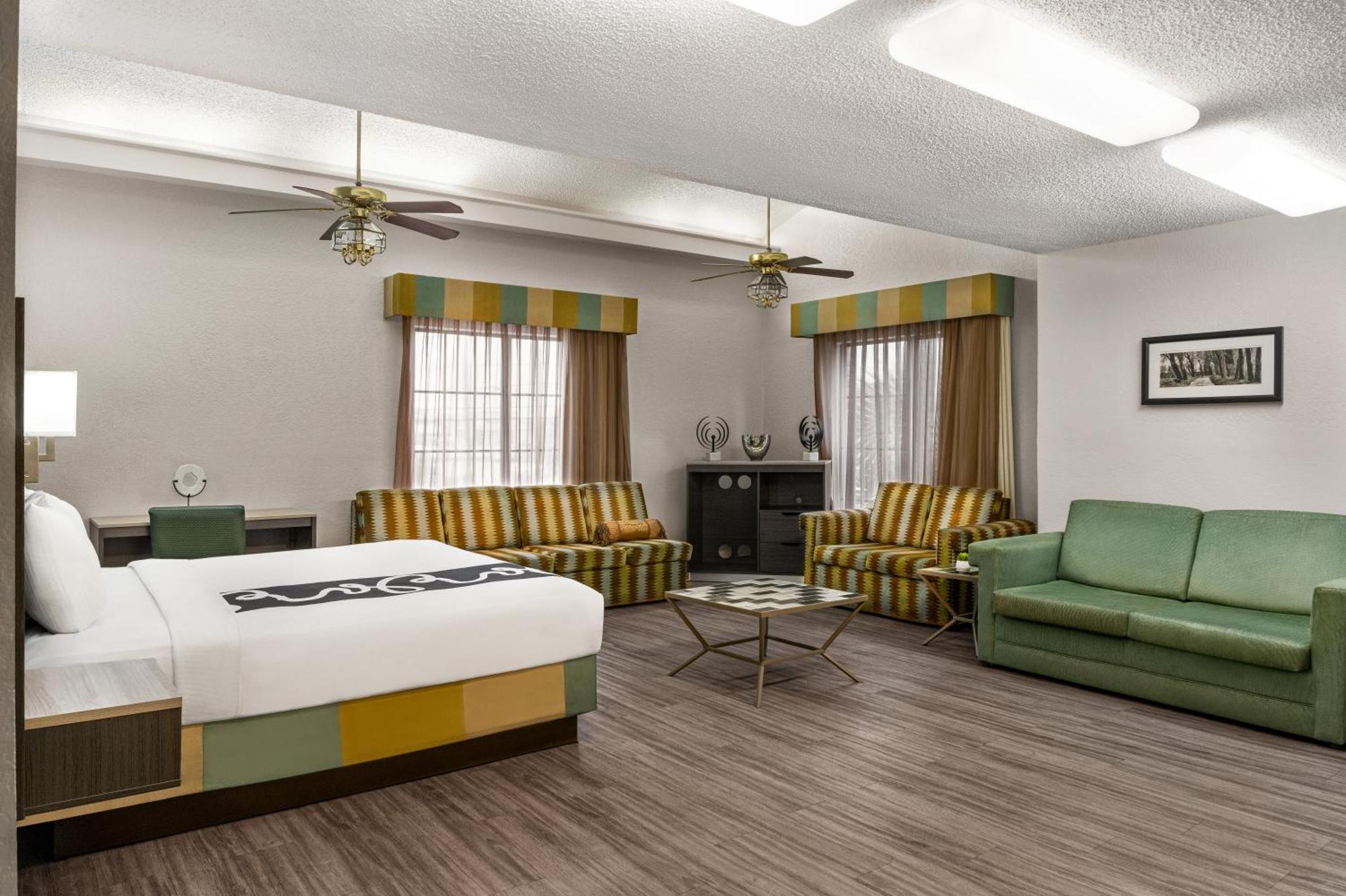 La Quinta Inn By Wyndham Victoria Exteriör bild