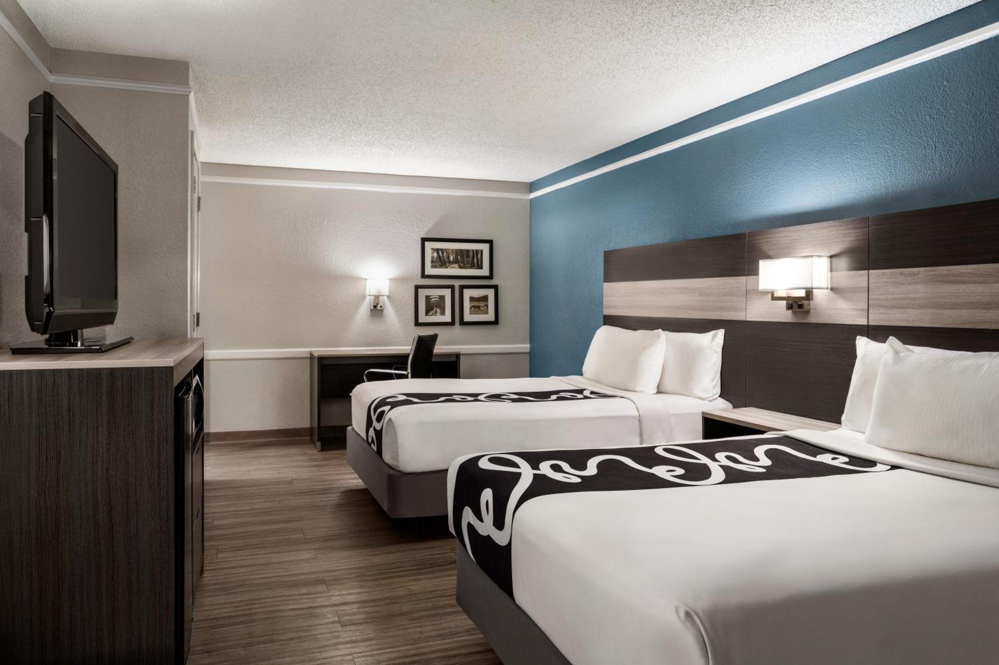 La Quinta Inn By Wyndham Victoria Exteriör bild
