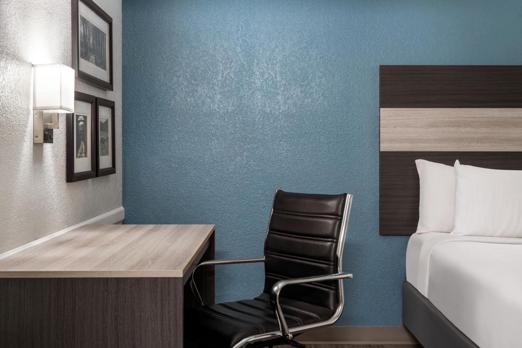 La Quinta Inn By Wyndham Victoria Exteriör bild